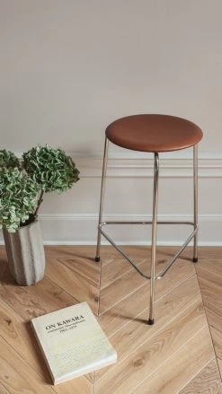Fritz Hansen High Dot Stool -Furniture & Decoration Shop 14041 HighDot Wildleather Walnut