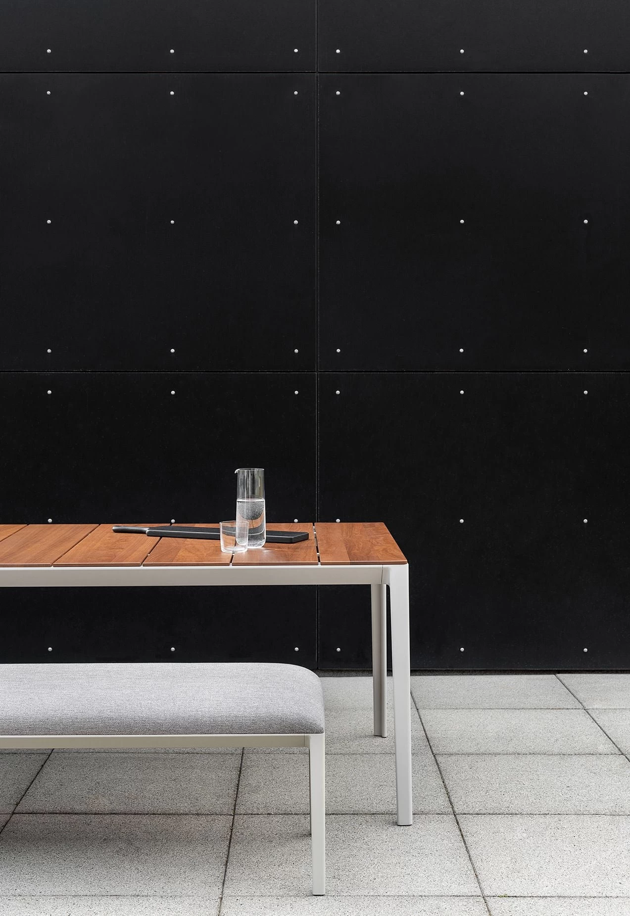 Outdoor Able Dining Table 5 Outdoor Able Dining Table - Image 3