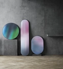 Fritz Hansen Studio Roso Long Mirror -Furniture & Decoration Shop FRITZ HANSEN OBJECTS MIRRORS01 0277 RGB 40e943bb 1a54 489a b5e4 5e7dfbe78ee1
