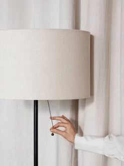 Gubi Gravity Floor Lamp -Furniture & Decoration Shop GUBI Reflections Gravity 2