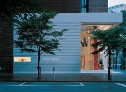 E > Return On Experience -Furniture & Decoration Shop Spread 04