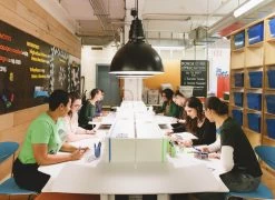 E > Return On Experience -Furniture & Decoration Shop Spread 05