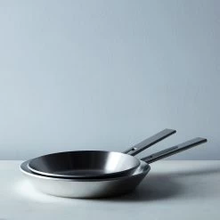 John Pawson Fry Pan -Furniture & Decoration Shop a04ddfbf f15b 49df 91dd 724eeb28238c 2017 0127 demeyere john pawson stainless steel fry pan family silo rocky luten 002