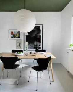 Fritz Hansen 3107 Chair -Furniture & Decoration Shop eyJidWNrZXQiOiJtaXJyb3IuZ2V0Zmxvd2JveC5jb20uZXUtd2VzdC0xLmxpdmUiLCJrZXkiOiJhSFIwY0hNNkx5OTNkM2N1YVc1emRHRm5jbUZ0TG1OdmJTOXdMME5GTTIxMFVtWkNaMjlCTHc9PS90aHVtYm5haWwiLCJlZGl0cyI6eyJ0b0Z