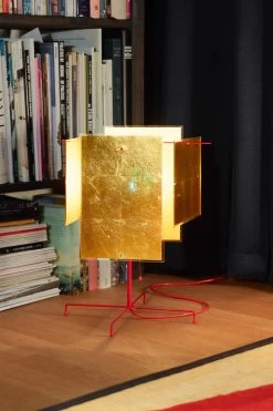 24 Karat Blau Table Lamp -Furniture & Decoration Shop ingomaurer 24karat 2020 01 katharina reichvilser web