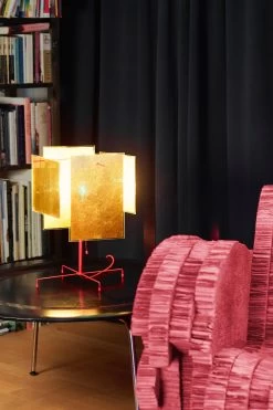 24 Karat Blau Table Lamp -Furniture & Decoration Shop ingomaurer 24karat 2020 03 katharina reichvilser web