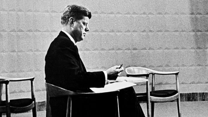 PP501 The Chair 6 PP501 The Chair - Image 4